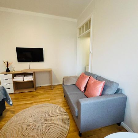 Your Chic Vibrant Airbnb Helsinki Bagian luar foto